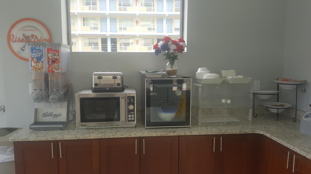 Howard Johnson By Wyndham Virginia Beach At The Beach Esterno foto